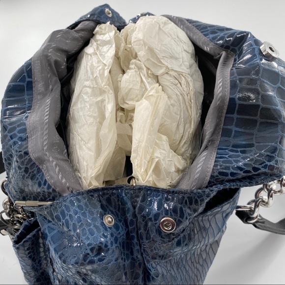 2/$25 Simply Vera wang alligator blue print purse - Picture 4 of 5